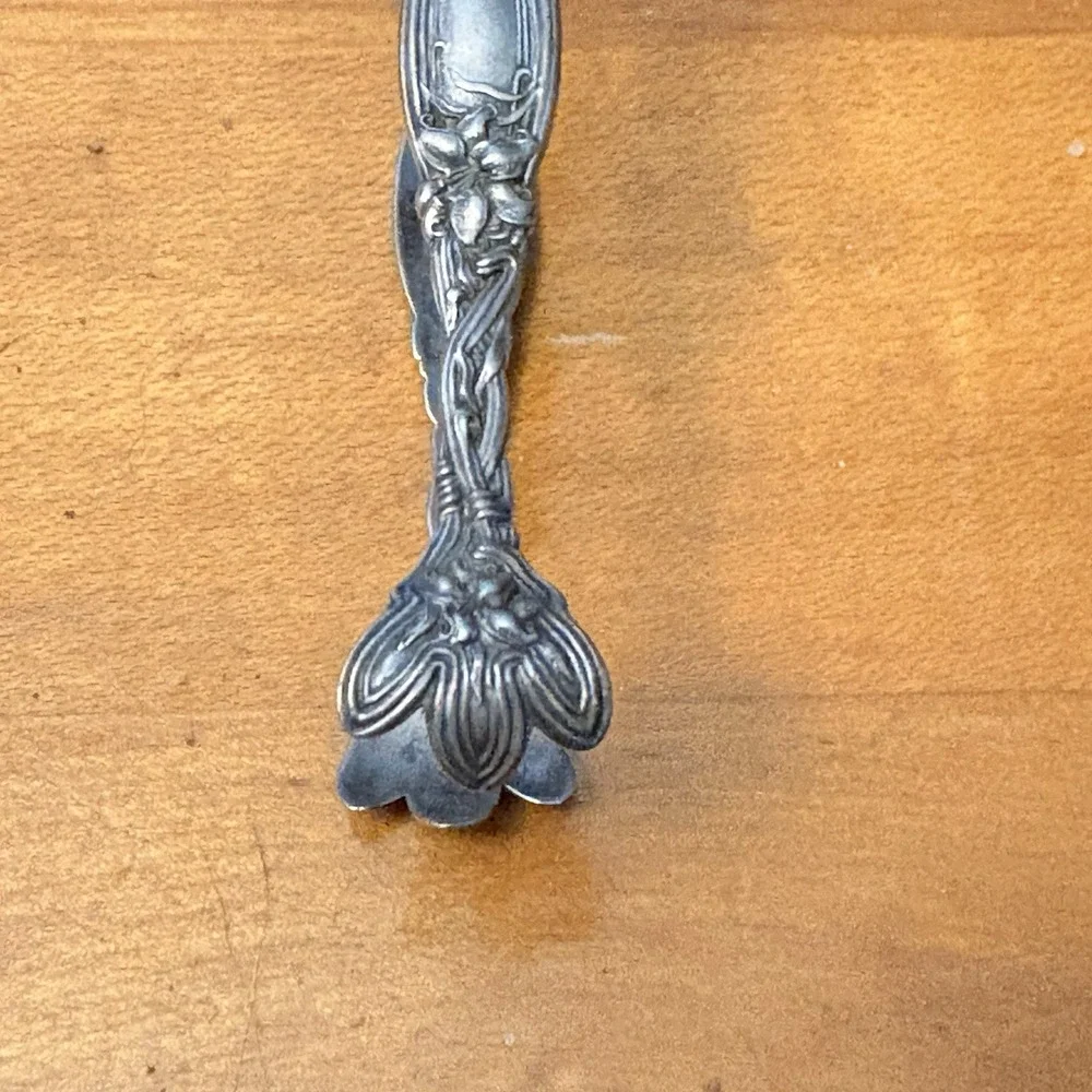 International Silver Frontenac Bon Bon Tongs Sterling Silver 1903 Art Nouveau